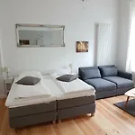 Lang Re By Rockchair L Superhost Status L 2 Bedrooms Boxspringbeds In Center - Cozy Family & Business Flair Welcomes You! Apartment *