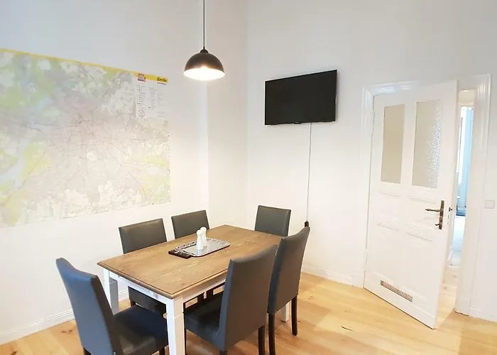 Daire Lang Re By Rockchair L Superhost Status L 2 Bedrooms Boxspringbeds In Center - Cozy Family & Business Flair Welcomes You! *